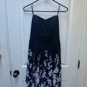 Le Château Strapless Mini Dress in Small – Black and White Floral